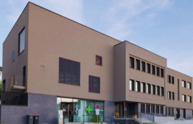 Bürogebäude mit braun-grauer Fassade
